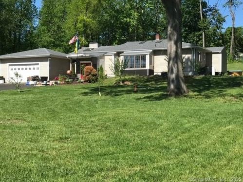 27 Morgan Dr, Wallingford, CT 06492-2640