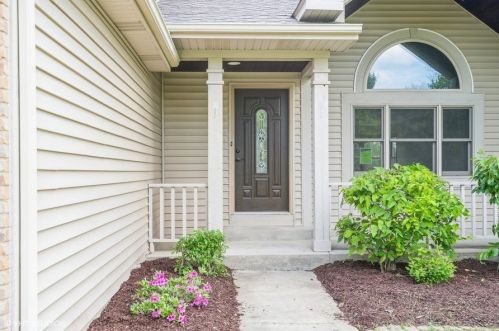 8909 Hidden Trail Ct, Spring Grove, IL 60081