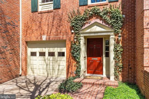206 Governors Ct, Falls Church, VA 22046-4301
