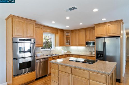 111 Appalachian Dr, Pacheco, CA 94553-6203