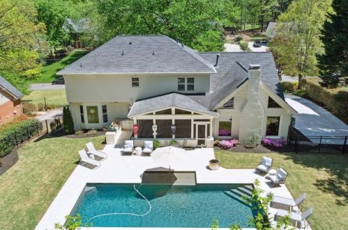 6930 Hunters Knl, Atlanta GA  30328-1763 exterior