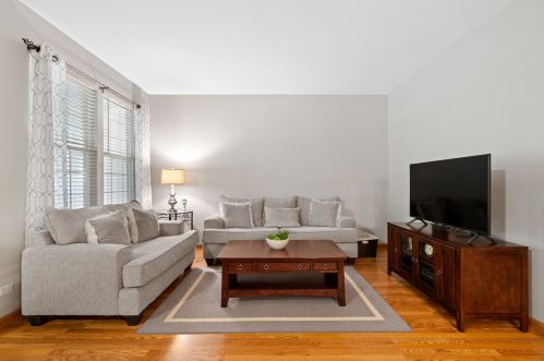 84 Mill Rd, Addison, IL 60101-3211