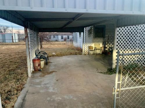 301 8 St, Nocona TX 76255-2903 exterior