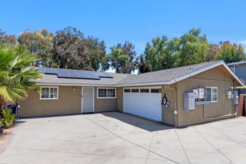 8555 Dobyns Dr, Santee, CA 92071-3907