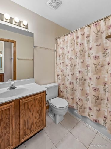 1168 Chalet Dr, Carol Stream IL  60188-3972 exterior