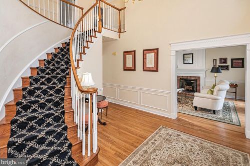 1 Tomlyn Dr, Princeton NJ  08540-4316 exterior