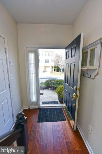 12501 Heykens Ln, Bristow, VA 20136-3005