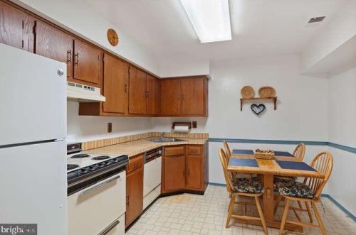 814 Silver Ct, Trenton NJ 08690-3531 exterior