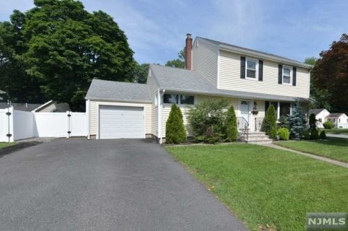98 Brookfield Rd, Dumont, NJ 07628-1108
