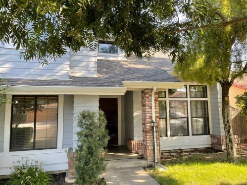 165 Sai Ln, Turlock, CA 95382-9590