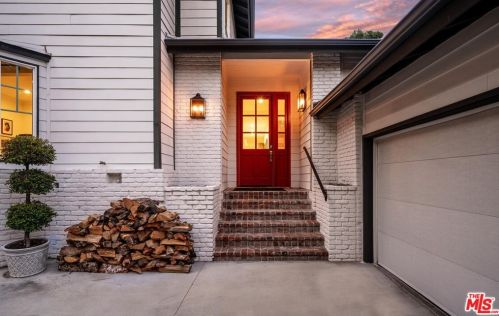 3761 Benedict Canyon Ln, Van Nuys, CA 91423-4670