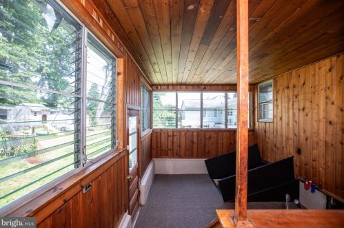 15 Holt Cir, Trenton NJ  08619-1654 exterior