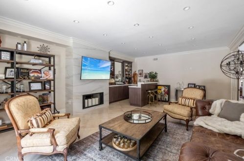1566 Hillside Dr, Glendale CA  91208-2456 exterior
