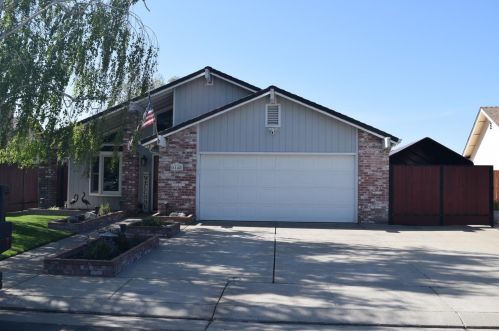 6148 Chickasaw Ct, Manteca, CA 95336-2557