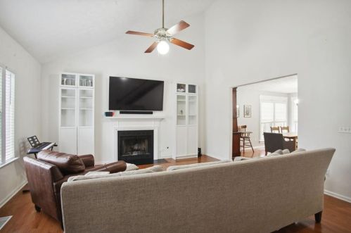 3970 Meadow Dr, Duluth, GA 30096-5205