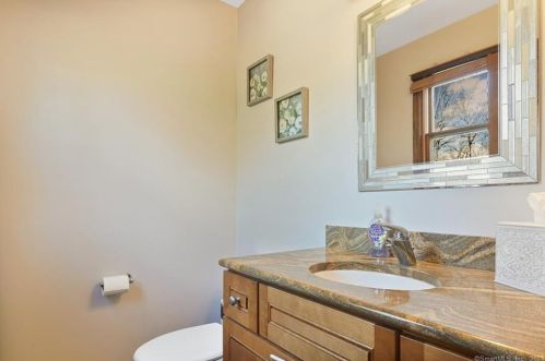 36 Laurel Dr, Upper Stepney CT  06468-1650 exterior