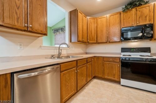 37 Dorset Dr, Hackettstown NJ  07840-5010 exterior