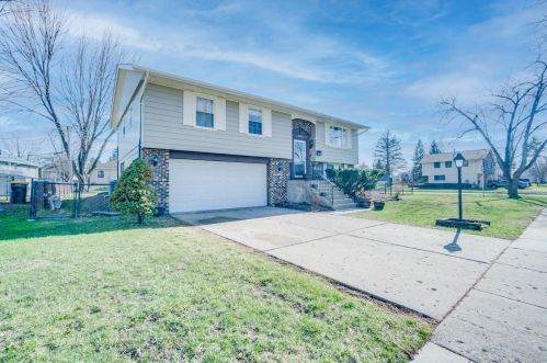 800 Stowell Ave, Streamwood, IL 60107-3129