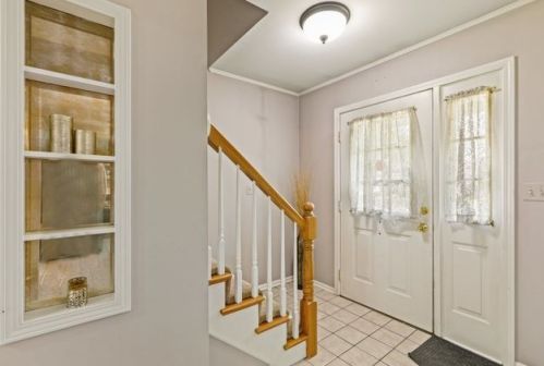 432 Barton Pl, Carol Stream, IL 60188-2927