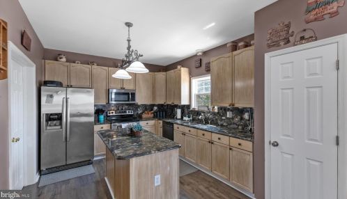 36 Southwinds Dr, Charles Town, WV 25414-3975