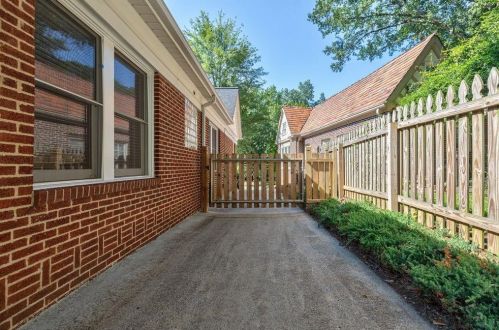 1200 Cameron Ct, Atlanta GA  30306-2622 exterior