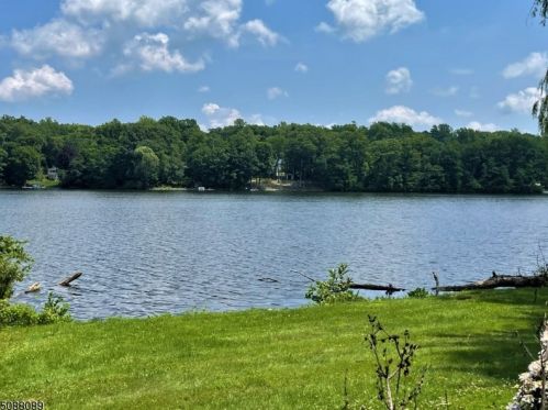 57 Shore Dr, Fredon, NJ 07860-6423