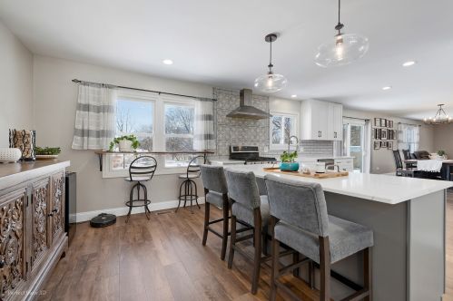 293 Fork Dr, Gurnee, IL 60031-2537
