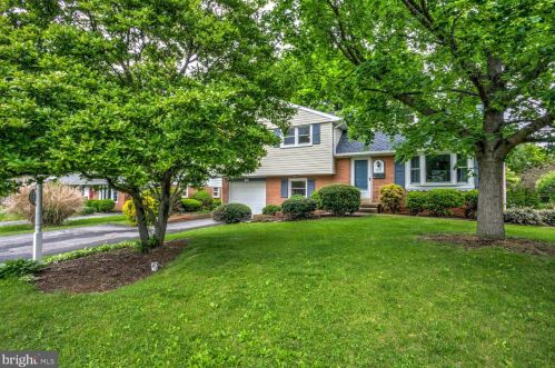 1651 Sunset Ave, Lancaster PA  17601-4355 exterior