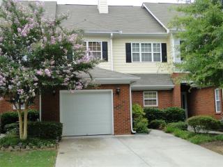 52 Townview Dr, Alpharetta, GA 30022-1840