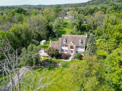 10 Misty Ln, Andover, NJ 07821-2316