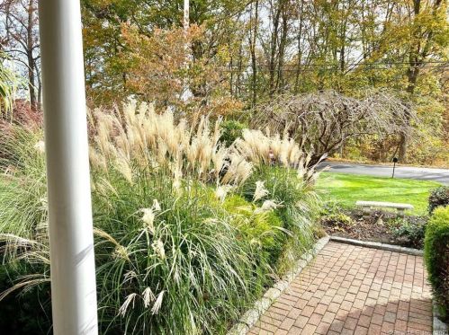 276 Soundview Ave, Huntington CT  06484-2137 exterior