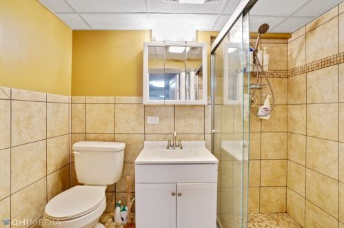 6800 Oakton Ct, Niles IL  60714-3013 exterior