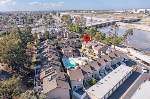 500 Tustin Ave, Anaheim CA  92807-2658 exterior