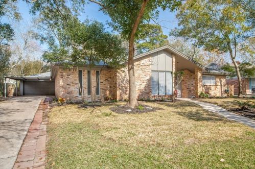 419 Willow Vista Dr, Taylor Lake Village, TX 77586-6019