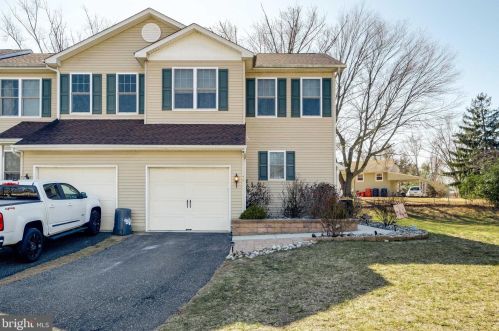 72 Shire Ct, Somerdale, NJ 08083-1255