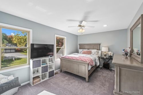 7 Crestview Dr, Oswego IL  60543-9475 exterior