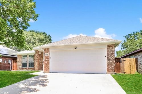 1800 Yorkshire St, Fort Worth TX  76134-5572 exterior