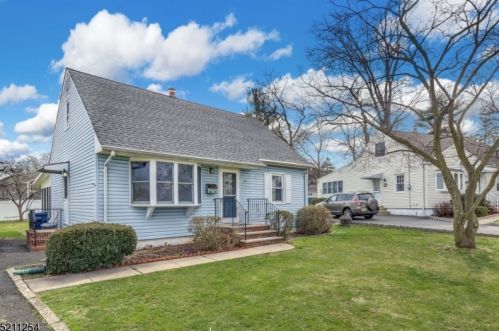 47 Dawn Dr, Clark, NJ 07066-1401