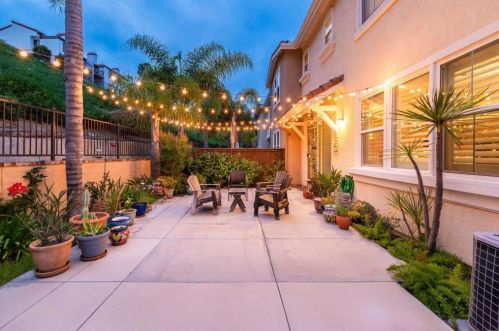 6919 Tourmaline Pl, Carlsbad, CA 92009-5211