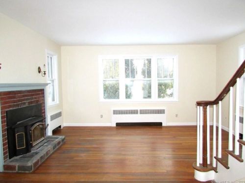 91 Hoerle Blvd, Torrington CT  06790-3242 exterior