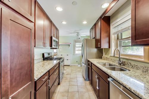 7049 Keeney St, Niles IL  60714-3037 exterior