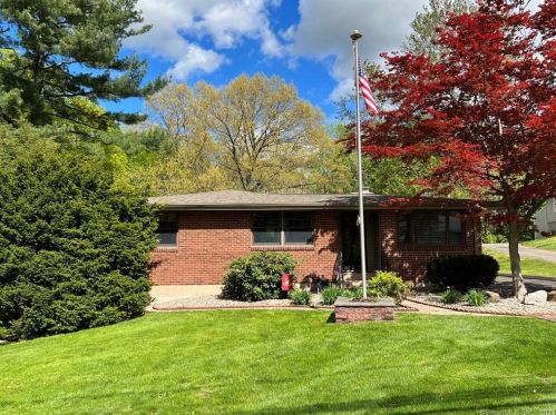 48 Hanover St, Wallingford, CT 06492-1611