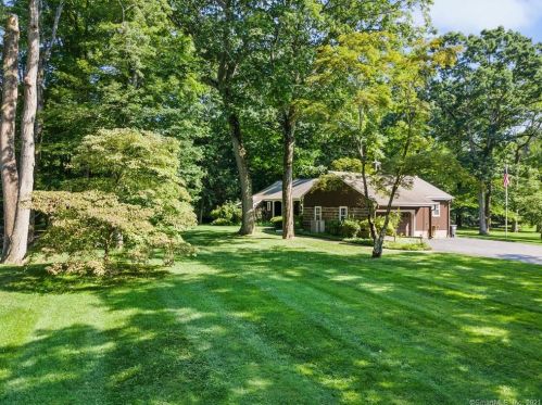5 Flax Mill Ln, Milford, CT 06461-1946