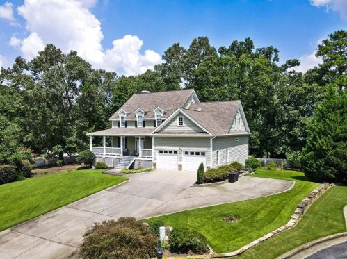 566 Old Canton Rd, Marietta, GA 30068-3268