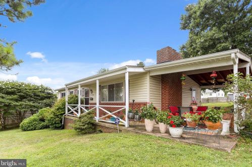 6433 Holyoke Dr, Annandale, VA 22003-2107