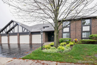 235 Windsor Ln, Willowbrook IL  60527-2965 exterior