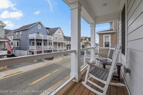 7 Center St, Locust, NJ 07760-1712