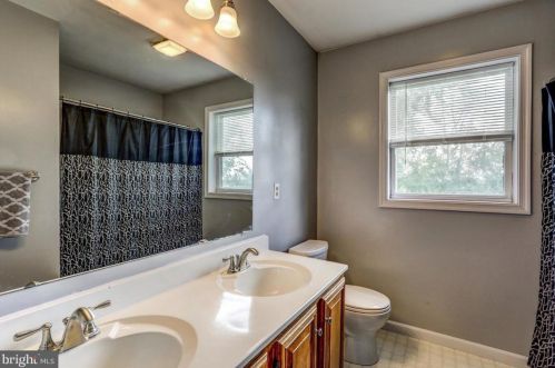 157 Heatherwood Dr, Ephrata PA  17522-2677 exterior