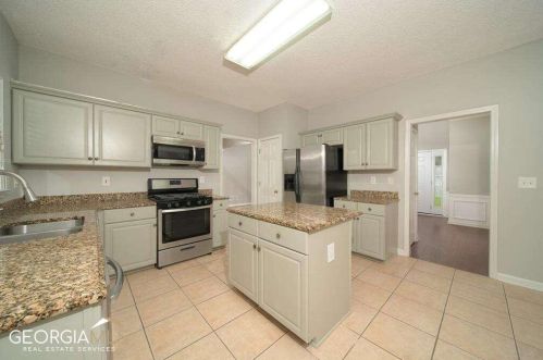 10945 Glenbarr Dr, Duluth GA  30097-7877 exterior