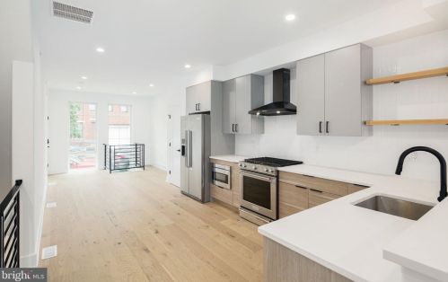 1131 Christian St, Philadelphia, PA 19147-3709